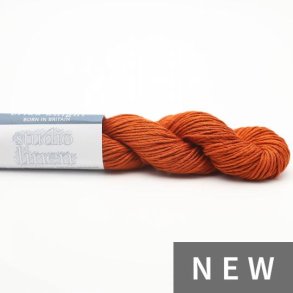 Erika Knight - Studio Linen - hrgarn - Brick (422) - 50g