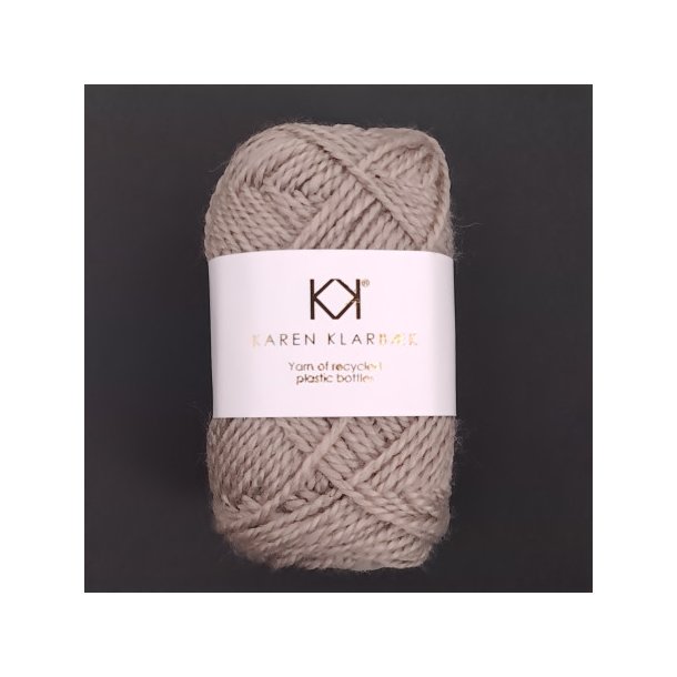 Karen Klarbk - Recycled Bottle Yarn - polyester garn - Dark Linen 3020 - 50g