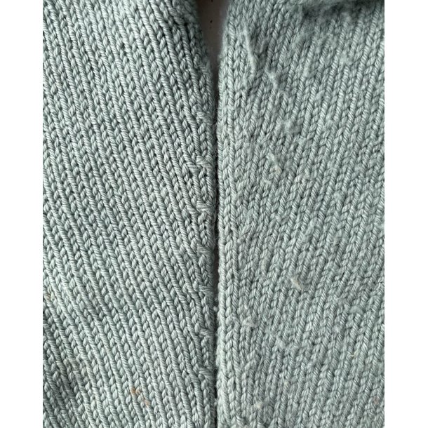 PetiteKnit - "Refresh Your Knit With PetiteKnit" - Lint Remover