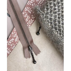 PetiteKnit lynls - 17 cm - Hasselnd