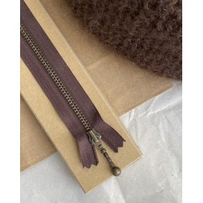 PetiteKnit lynls - 23 cm - Chokoladebrun