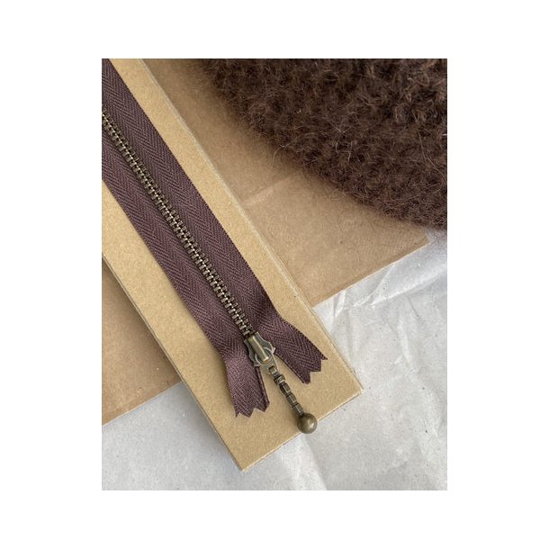 PetiteKnit lynls - 28 cm - Chokoladebrun