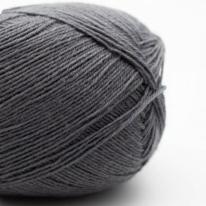 Kremke Soul Wool - Edelweiss Classic 4ply - uld/strmpegarn - Mrkegr 425 - 100g