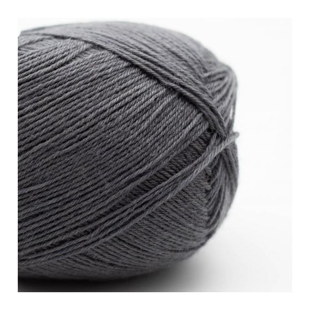 Kremke Soul Wool - Edelweiss Classic 4ply - uld/strmpegarn - Mrkegr 425 - 100g