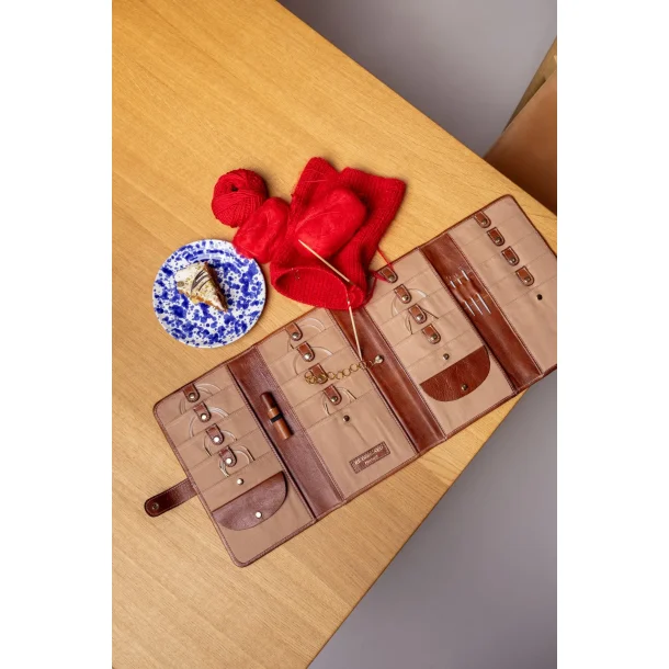 RE:DESIGNED PROJECT - Project 82 - Walnut/Gold - 100% l�der