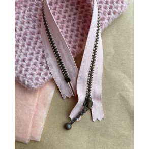 PetiteKnit lynls - 23 cm - Pudderrosa