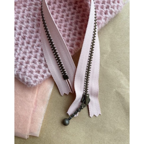 PetiteKnit lynls - 23 cm - Pudderrosa