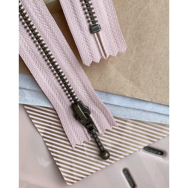 PetiteKnit lynls - 35 cm - Pudderrosa