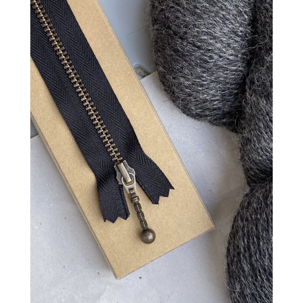 PetiteKnit lynls - 28 cm - Sort