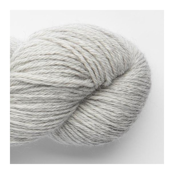 Amano - Eco Puna - ufarvet alpaca garn - Pale Grey (9001) - 100g