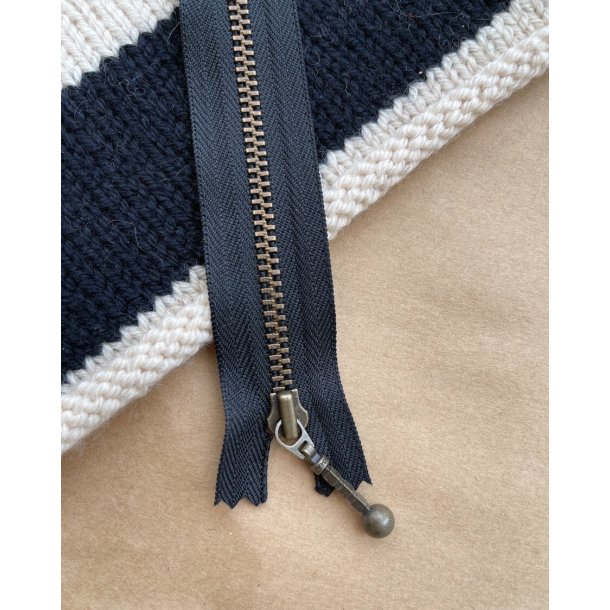 PetiteKnit lynls - 14 cm - Sort